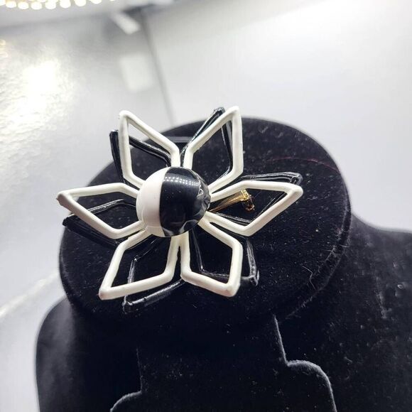 Vintage Jewelry - Vintage 60s Black and White Mod Flower Pin